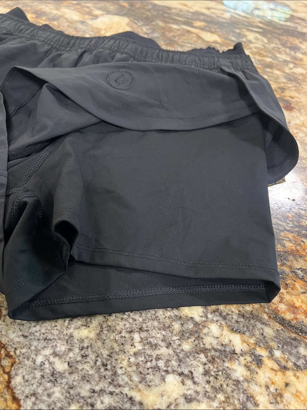 Vuori luna shorts size small - Picture 3 of 8
